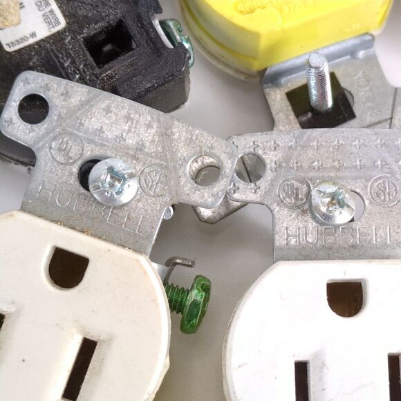 Vtg Lot 12 Wall Receptacles, Residential-Grade Outlets, Duplex Leviton Hubbel+ - Picture 9 of 9